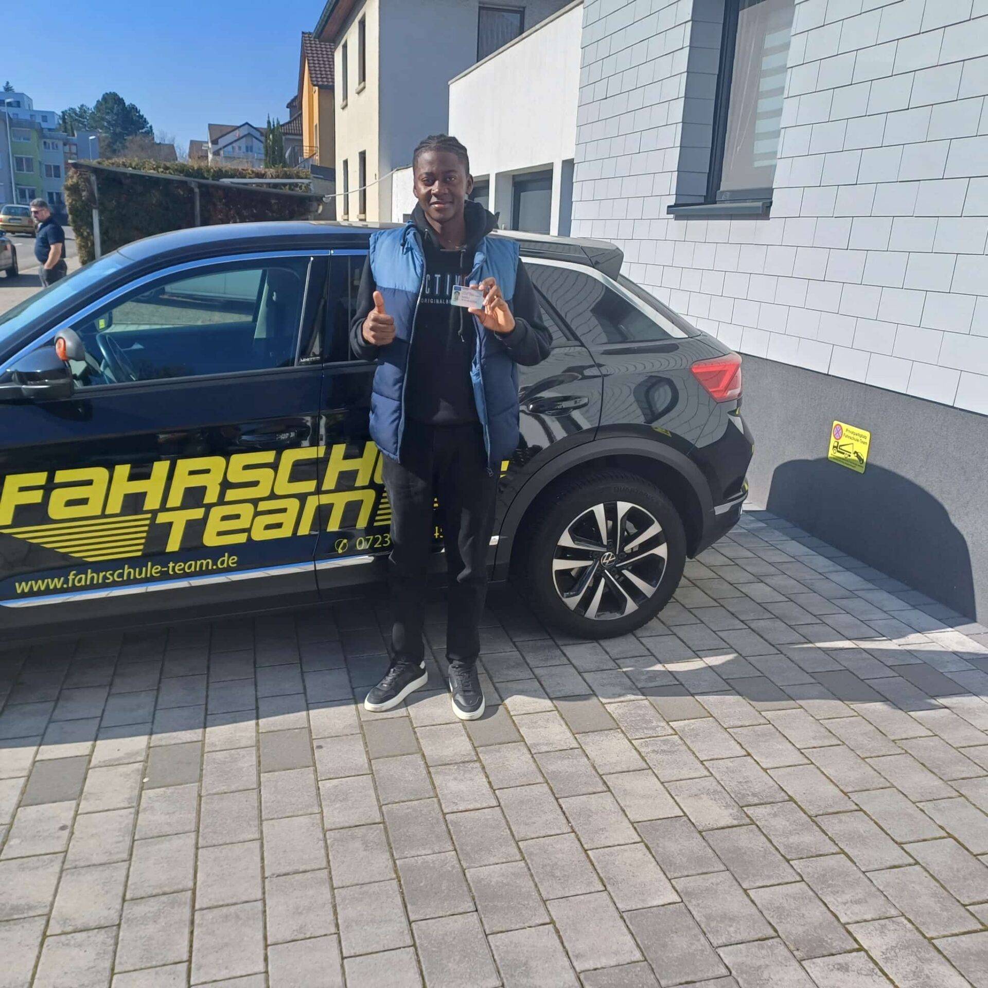 1E5471BE BB7B 404E B7FE 485F7D690672