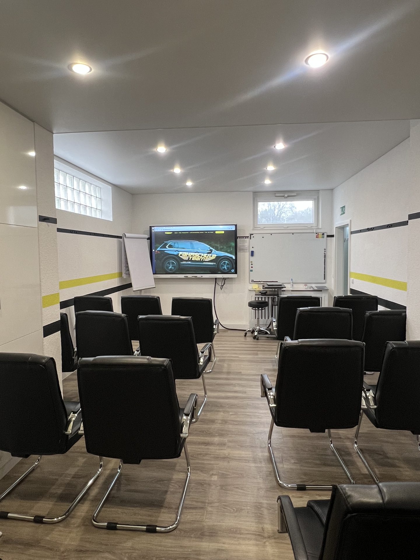 Theorieunterricht Schulungsraum in Pforzheim der Fahrschule Team