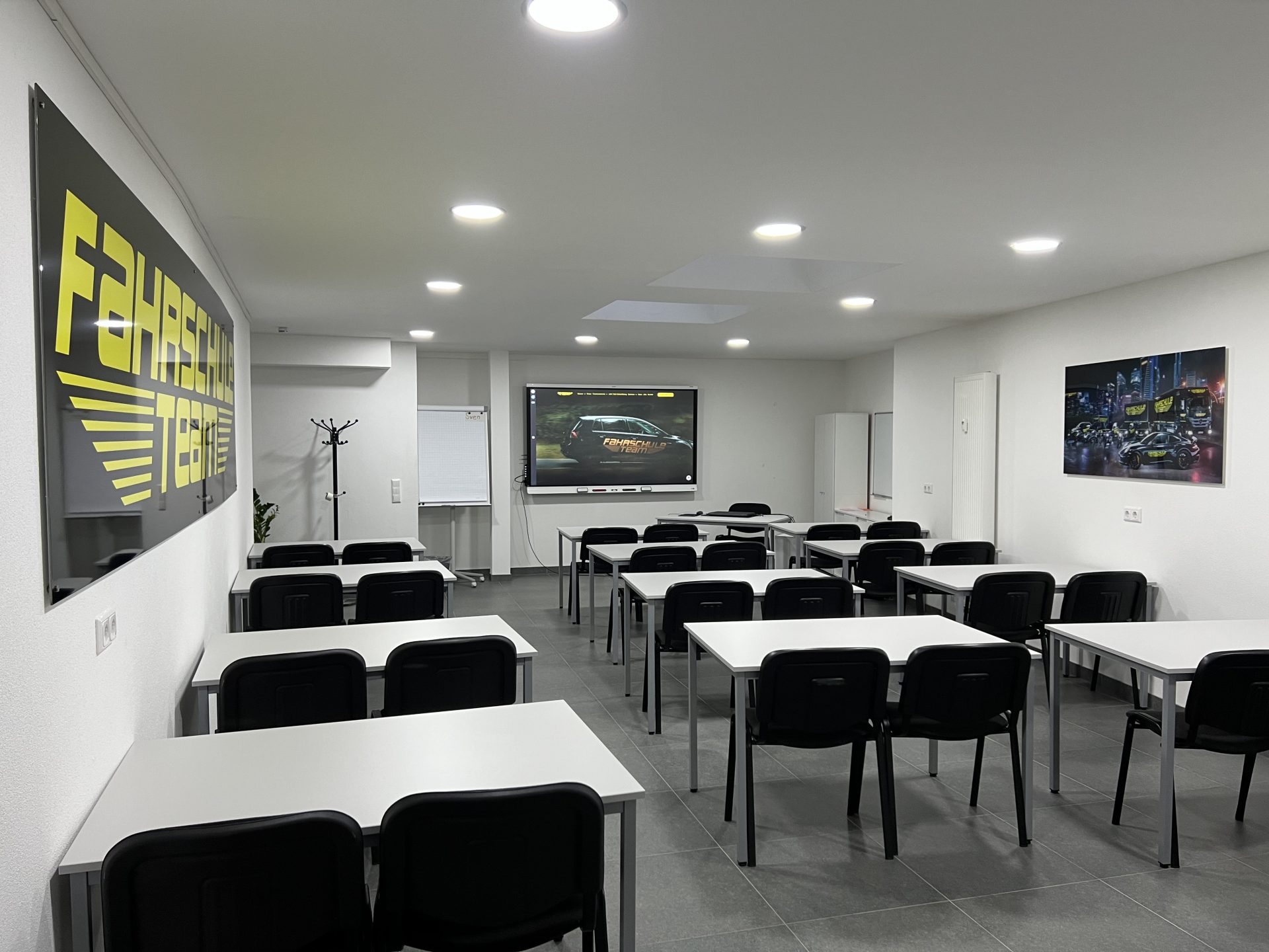 Theorieunterricht Schulungsraum in Bretten der Fahrschule Team